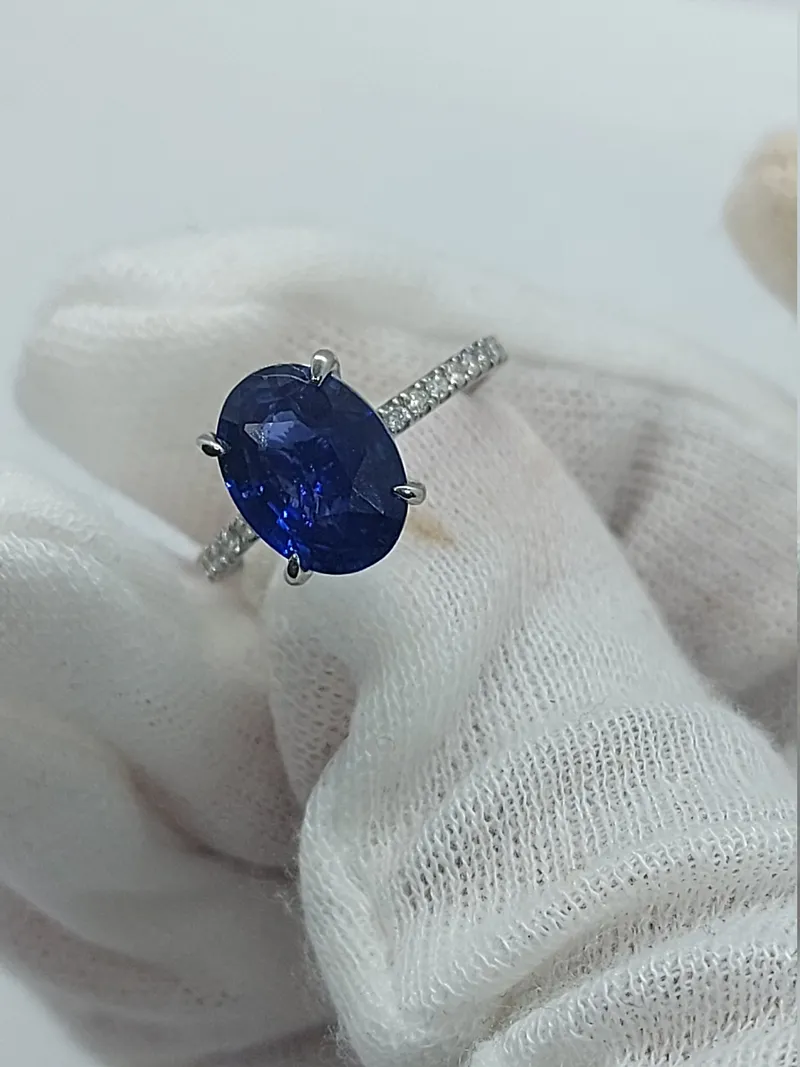 2.8Ct Blue Sapphire Oval Engagement Ring in White Gold vy 4