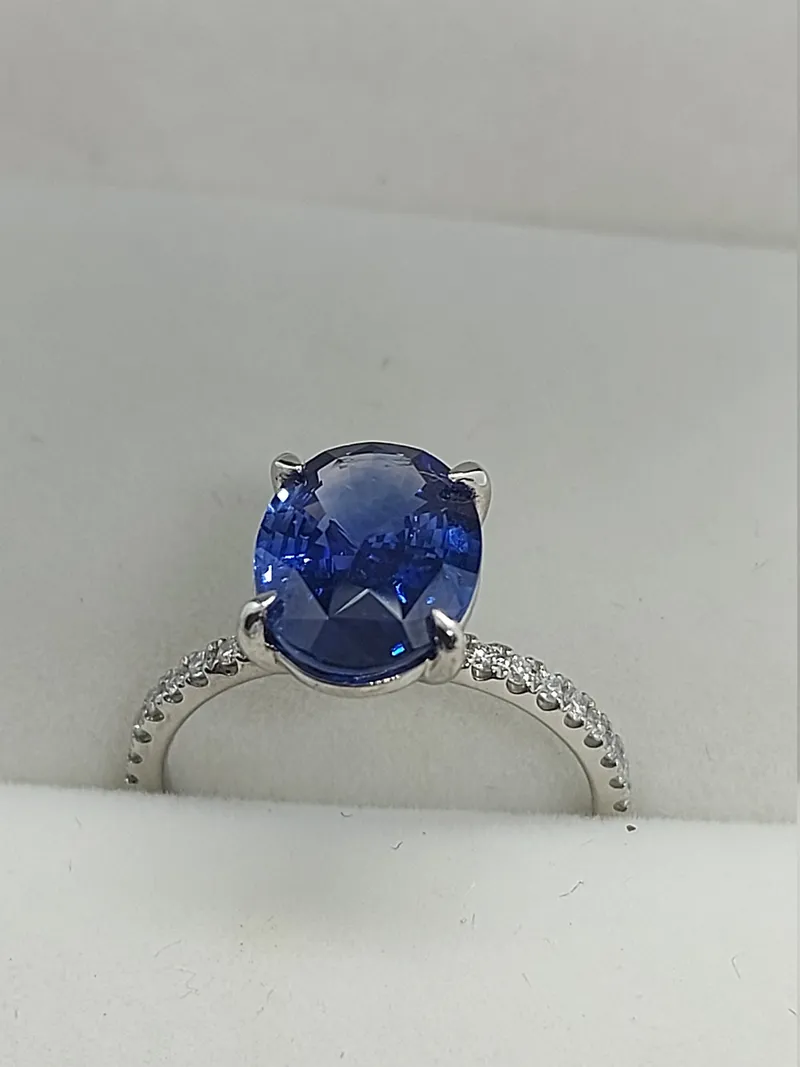 2.8Ct Blue Sapphire Oval Engagement Ring in White Gold vy 3
