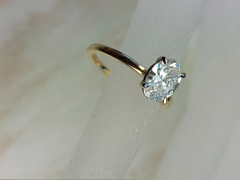 Lab grown Oval Cut solid gold diamond ring 1 Ct Modern Diamond Ring, Hailey Bieber ring Diamond Engagement Ring. vy 3