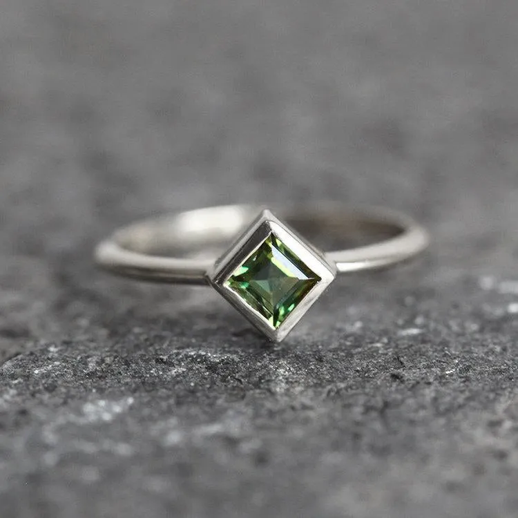 Frida Green Sapphire Ring vy 3