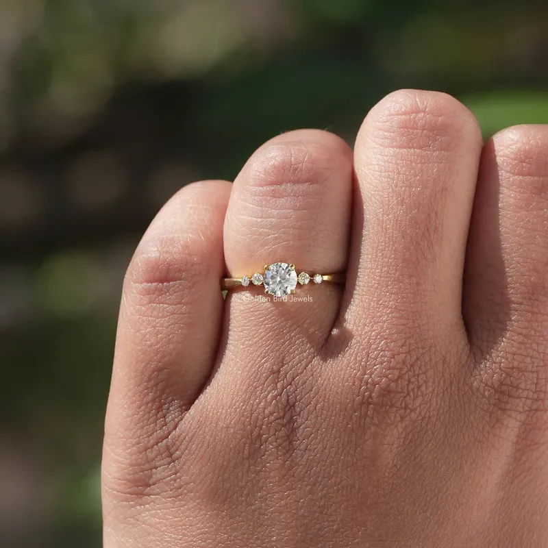 5 Stone Round Cut Moissanite Engagement Ring vy 4