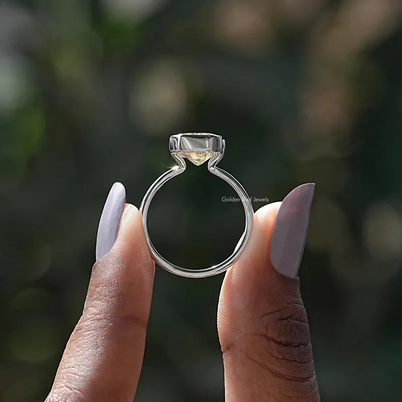 Canary Yellow Radiant Cut Moissanite Solitaire Ring vy 2