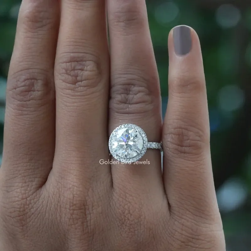 Colorless Round Cut Moissanite Halo Ring vy 4