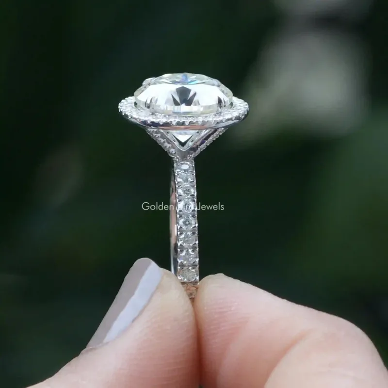 Colorless Round Cut Moissanite Halo Ring vy 2
