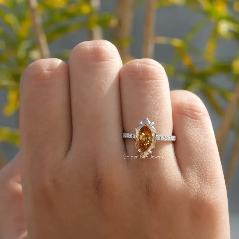 Dutch Marquise Cut Moissanite Solitaire Accent Ring vy 4