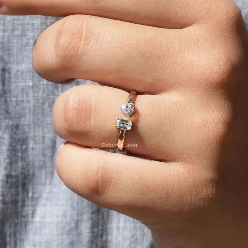 Emerald And Triangle Cut Moissanite Toi Et Moi Ring vy 7