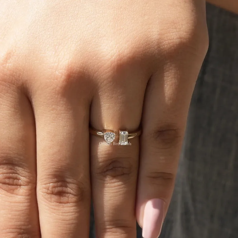 Emerald And Triangle Cut Moissanite Toi Et Moi Ring vy 6
