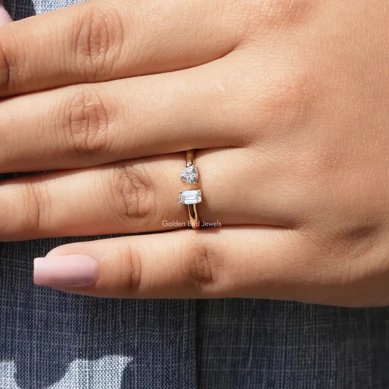 Emerald And Triangle Cut Moissanite Toi Et Moi Ring vy 8