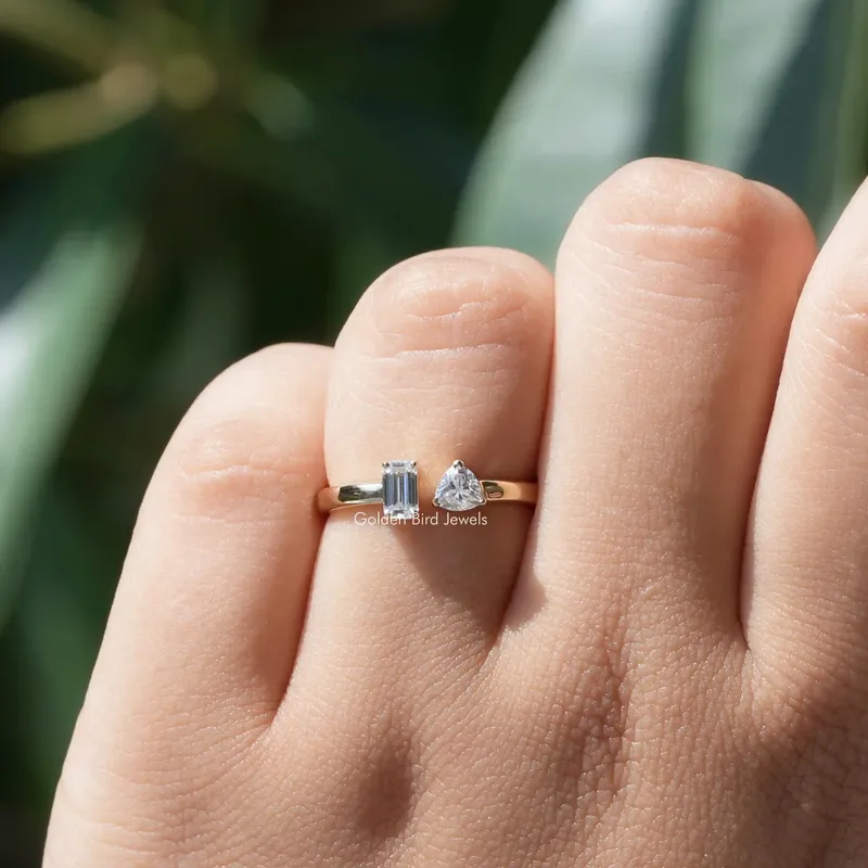 Emerald And Triangle Cut Moissanite Toi Et Moi Ring vy 3