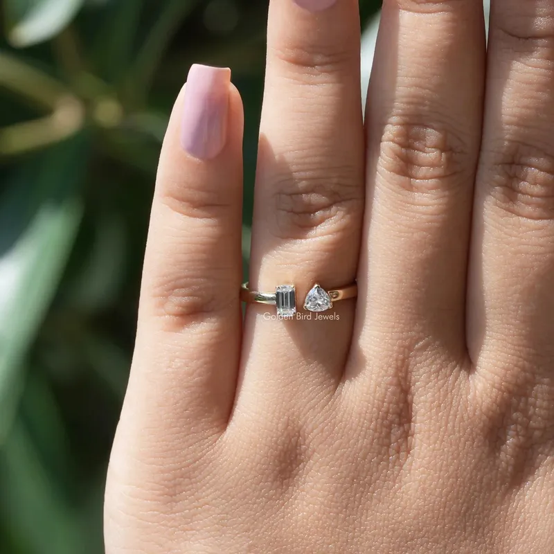 Emerald And Triangle Cut Moissanite Toi Et Moi Ring vy 4