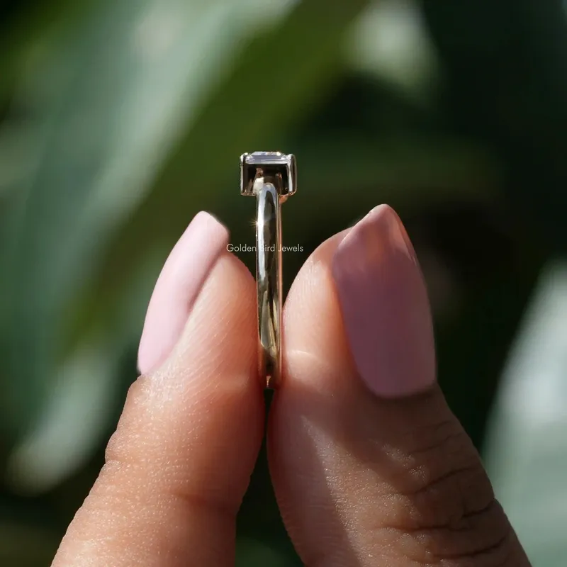 Emerald And Triangle Cut Moissanite Toi Et Moi Ring vy 2