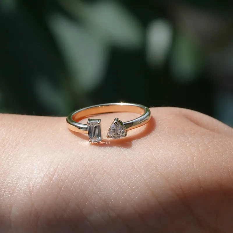 Emerald And Triangle Cut Moissanite Toi Et Moi Ring vy 5