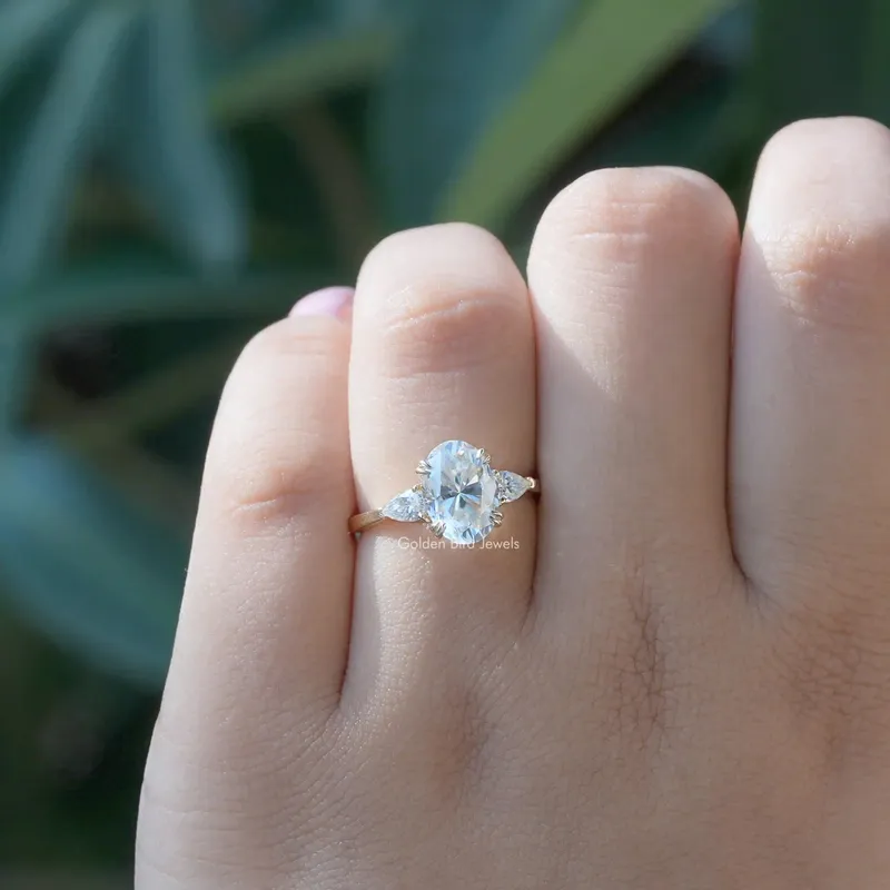 Oval And Pear Cut Moissanite 3 Stone Engagement Ring vy 4