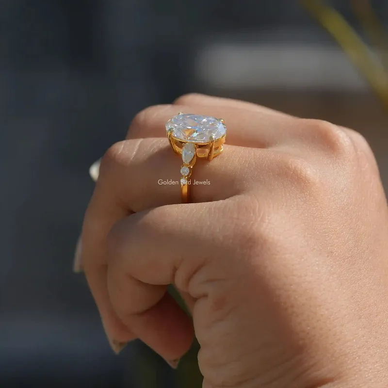 Oval Cut Moissanite Cluster Engagement Ring vy 5