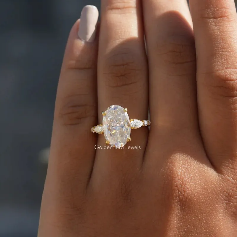Oval Cut Moissanite Cluster Engagement Ring vy 2