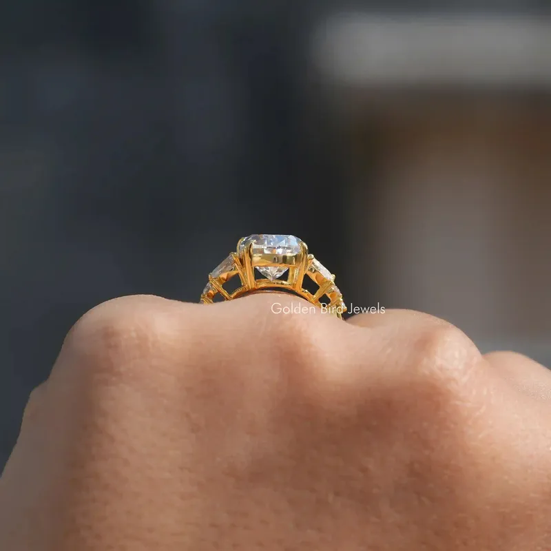 Oval Cut Moissanite Cluster Engagement Ring vy 8