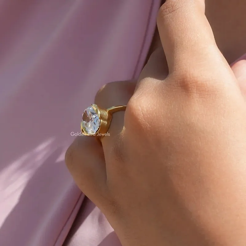 Oval Cut Moissanite Solitaire Ring vy 7