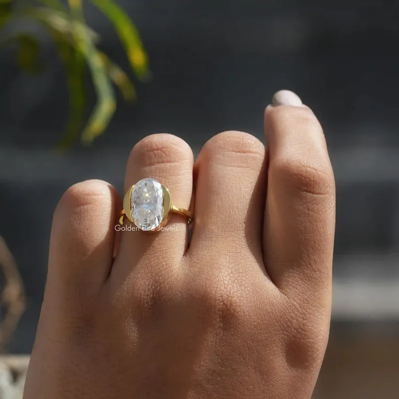 Oval Cut Moissanite Solitaire Ring vy 2