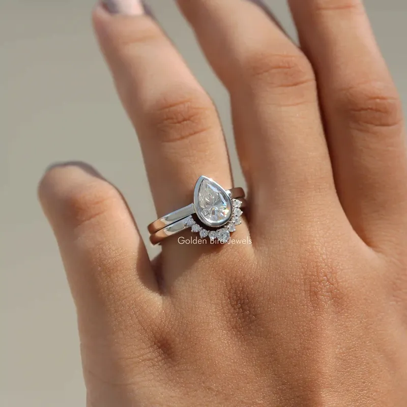Pear Cut Moissanite Engagement Ring Set vy 4