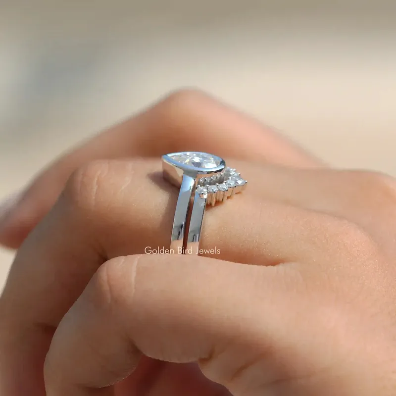 Pear Cut Moissanite Engagement Ring Set vy 8