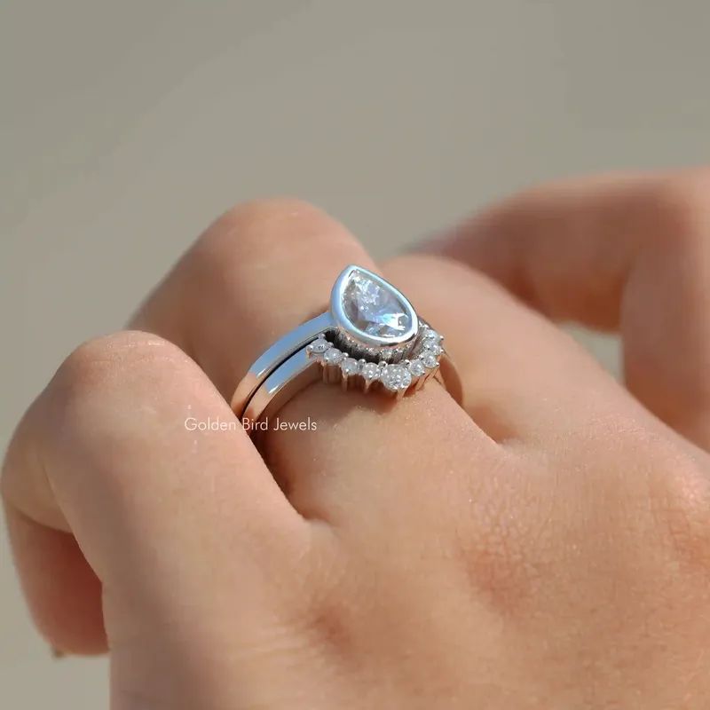 Pear Cut Moissanite Engagement Ring Set vy 6
