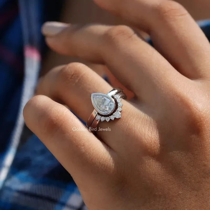 Pear Cut Moissanite Engagement Ring Set vy 3