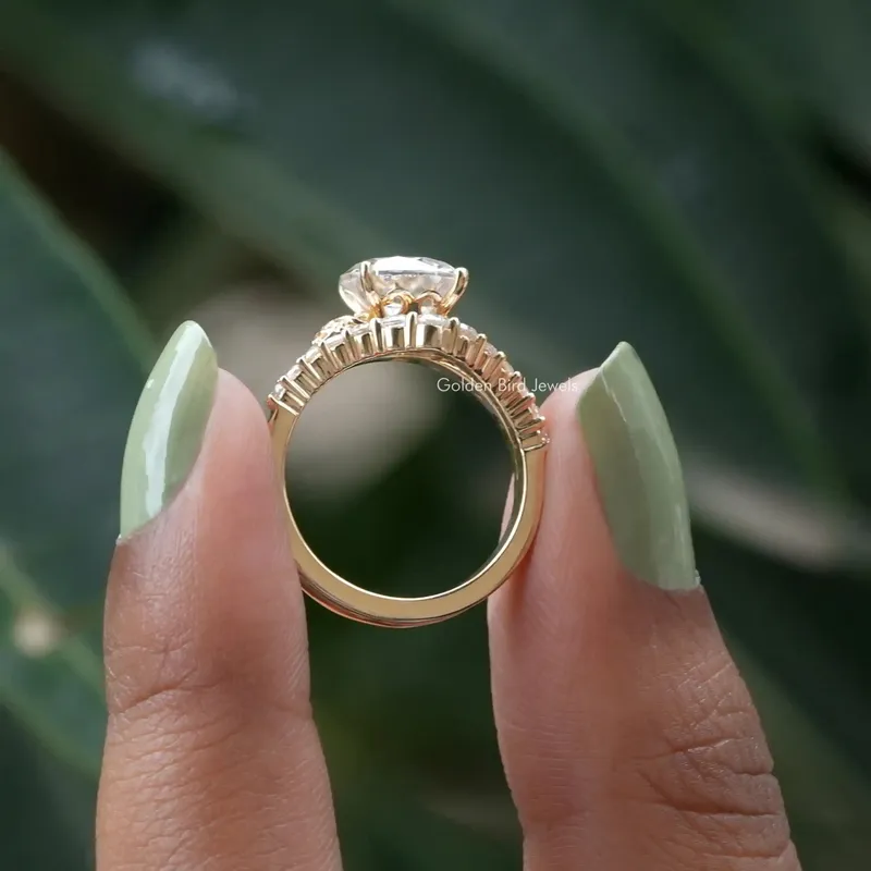 Round Cut Moissanite Accent Stone Ring Set vy 2