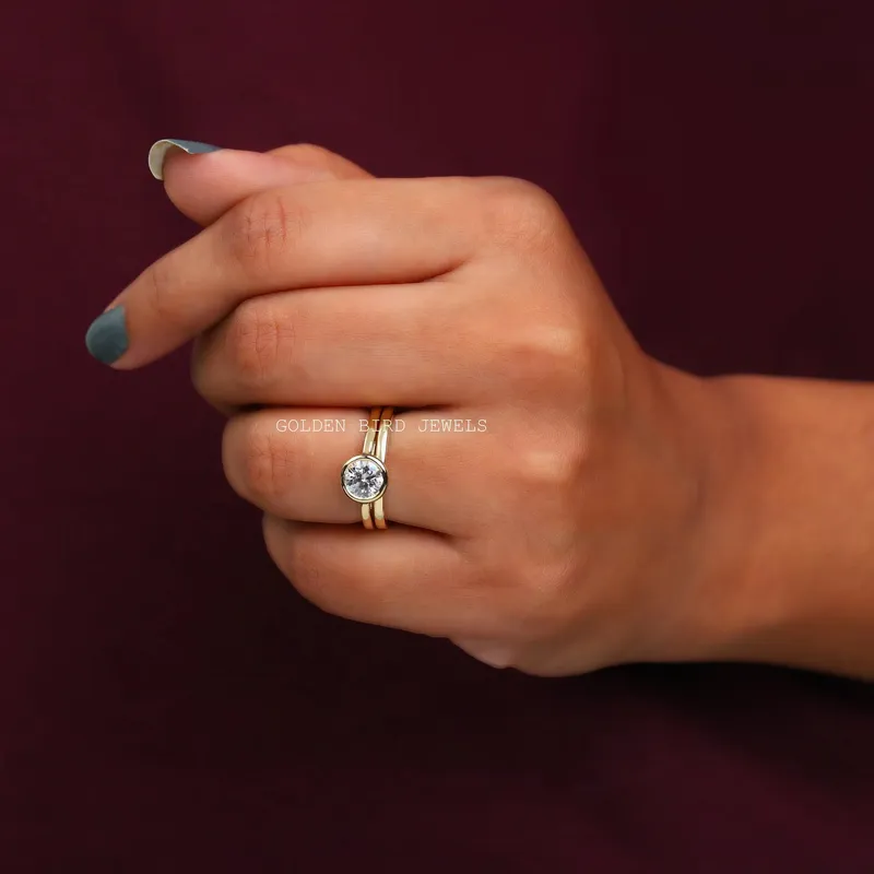 Round Cut Moissanite Bridal Ring Set vy 2