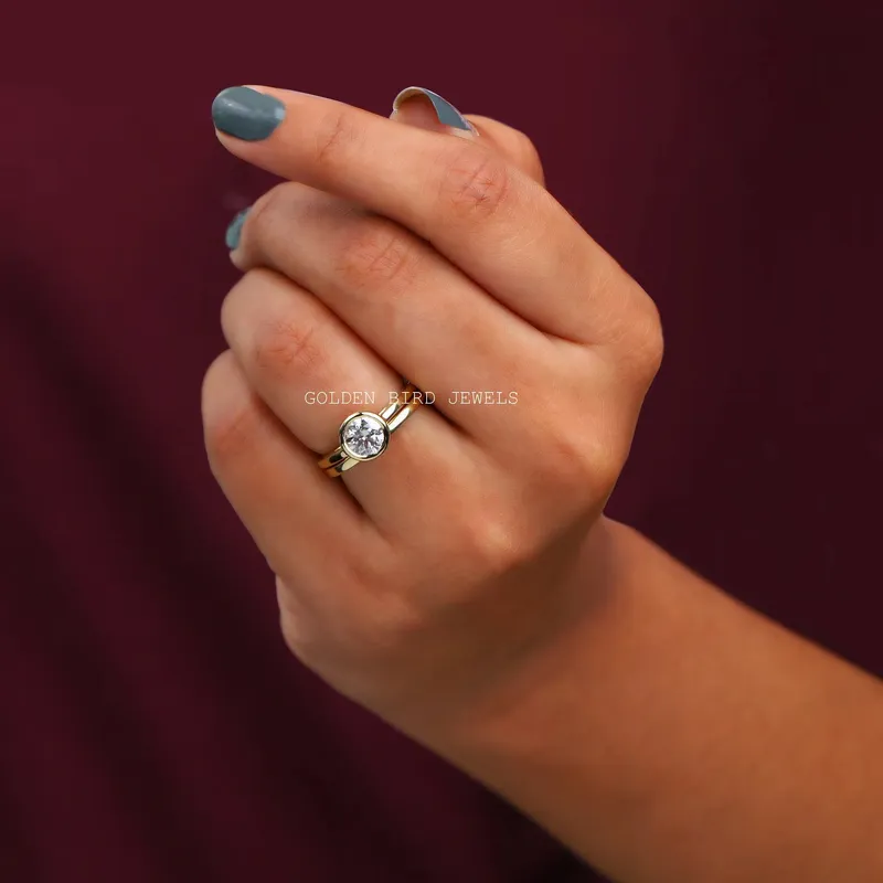 Round Cut Moissanite Bridal Ring Set vy 5