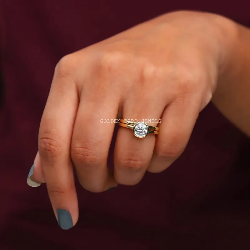 Round Cut Moissanite Bridal Ring Set vy 3