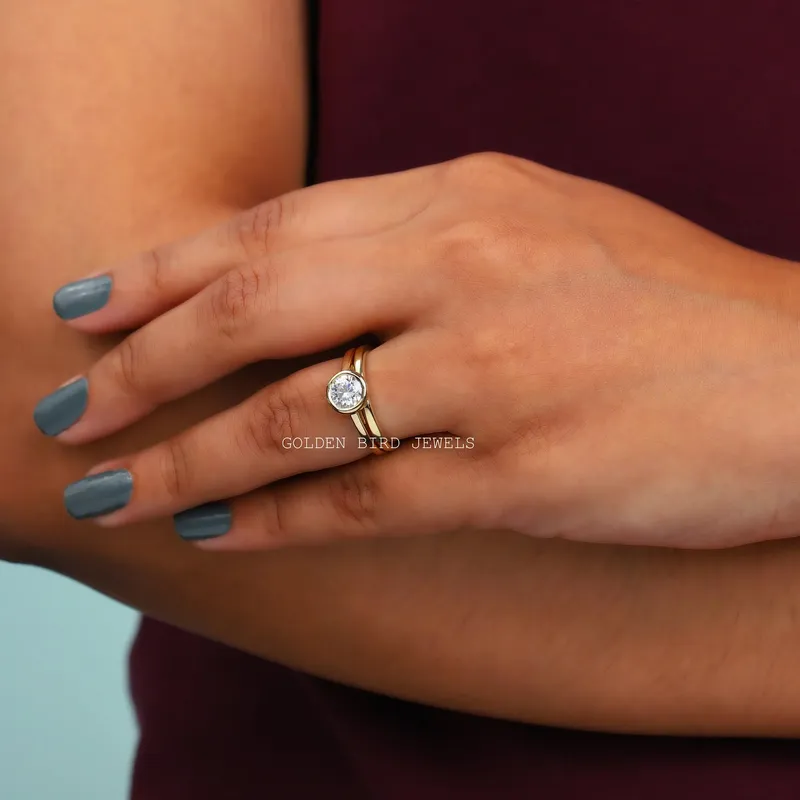 Round Cut Moissanite Bridal Ring Set vy 4