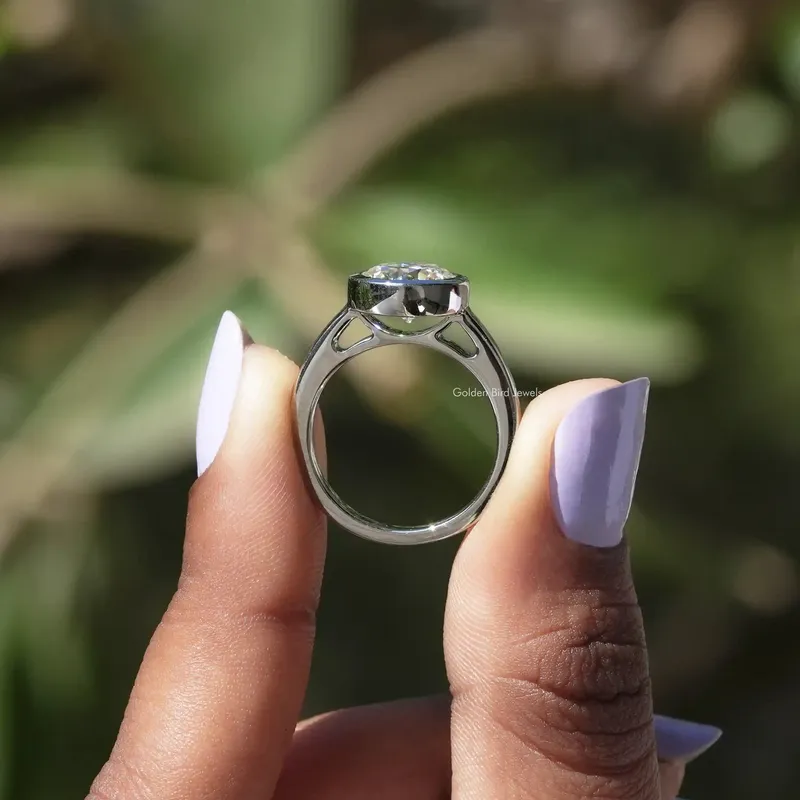 Round Cut Moissanite Engagement Bezel Set Ring vy 2