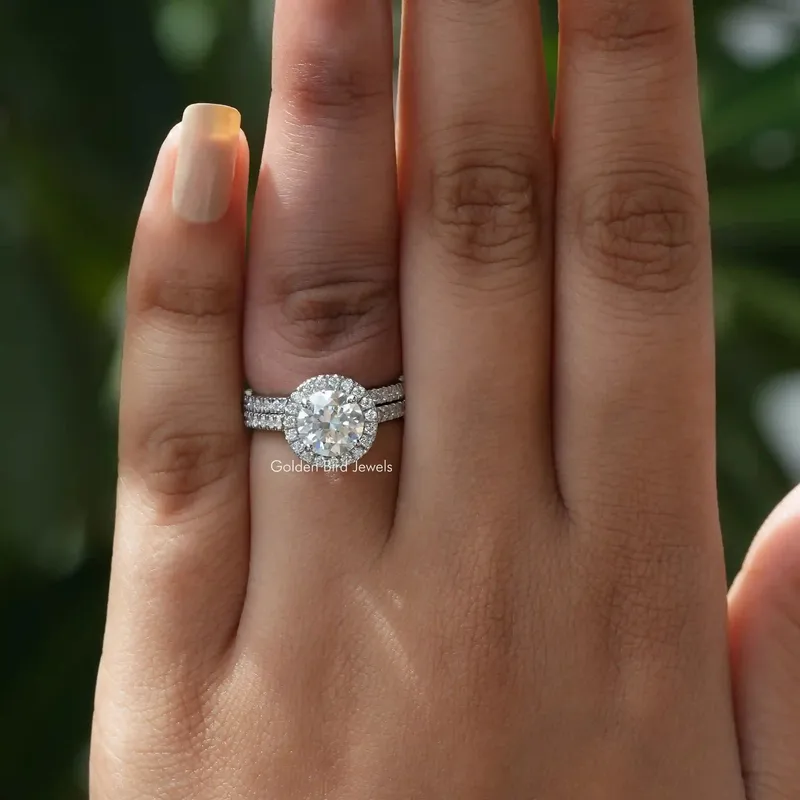 Round Cut Moissanite Halo Engagement Ring vy 2