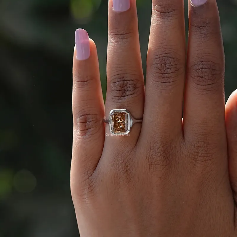 Solitaire Radiant Cut Moissanite Engagement Ring vy 4