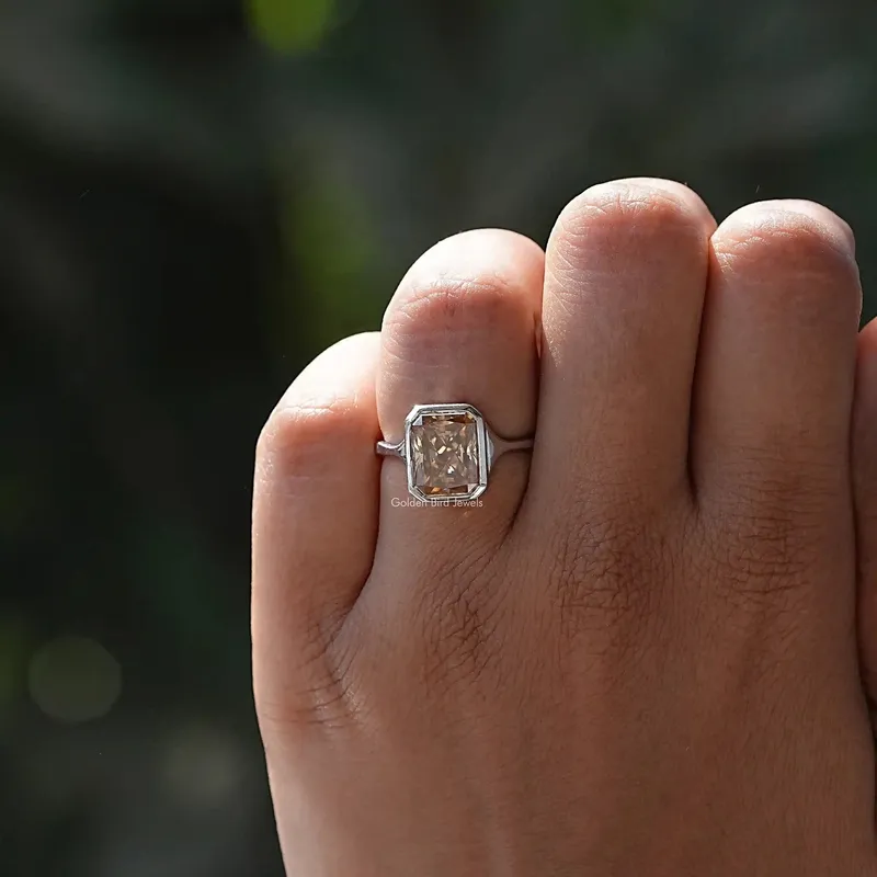 Solitaire Radiant Cut Moissanite Engagement Ring vy 5