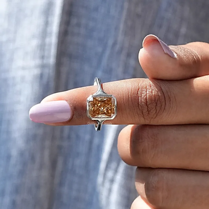 Solitaire Radiant Cut Moissanite Engagement Ring vy 6