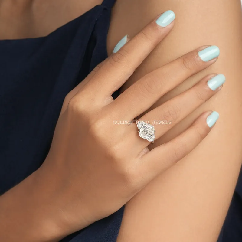 Step Cut Oval Moissanite Three Stone Engagement Ring vy 3