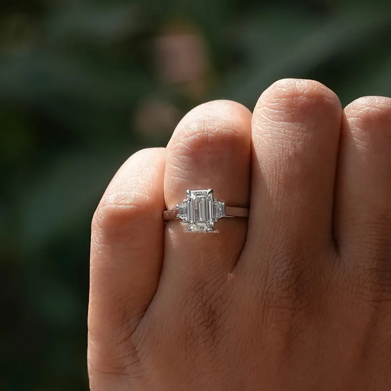 Three Stone Emerald Cut Diamond Ring vy 5