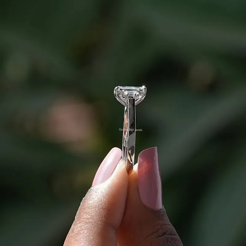 Three Stone Emerald Cut Diamond Ring vy 3