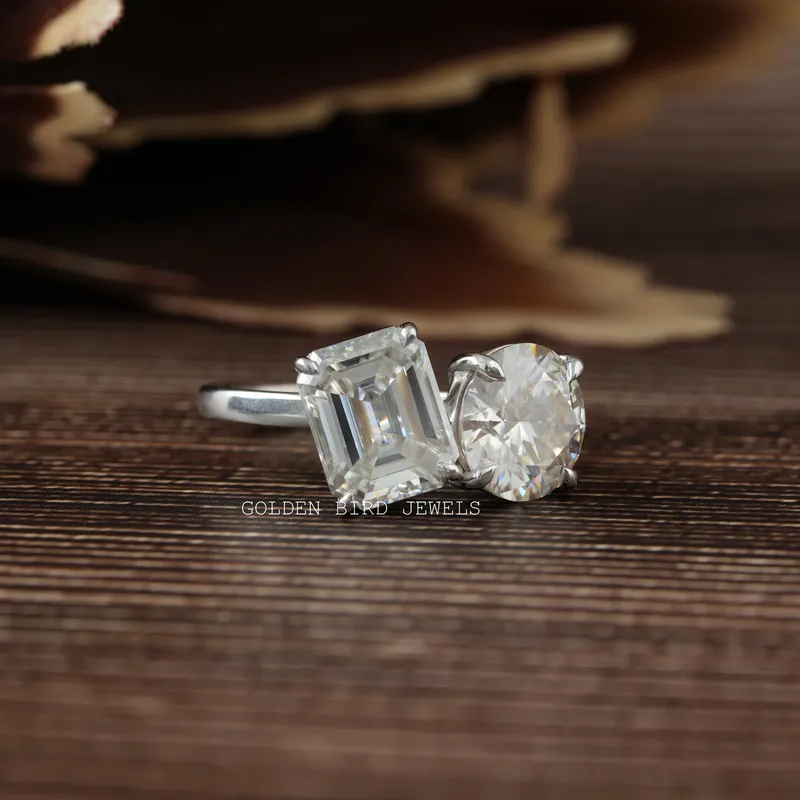 Toi Et Moi Emerald And Round Cut Moissanite Ring vy 3
