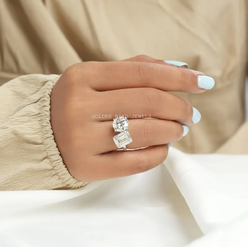 Toi Et Moi Emerald And Round Cut Moissanite Ring vy 4