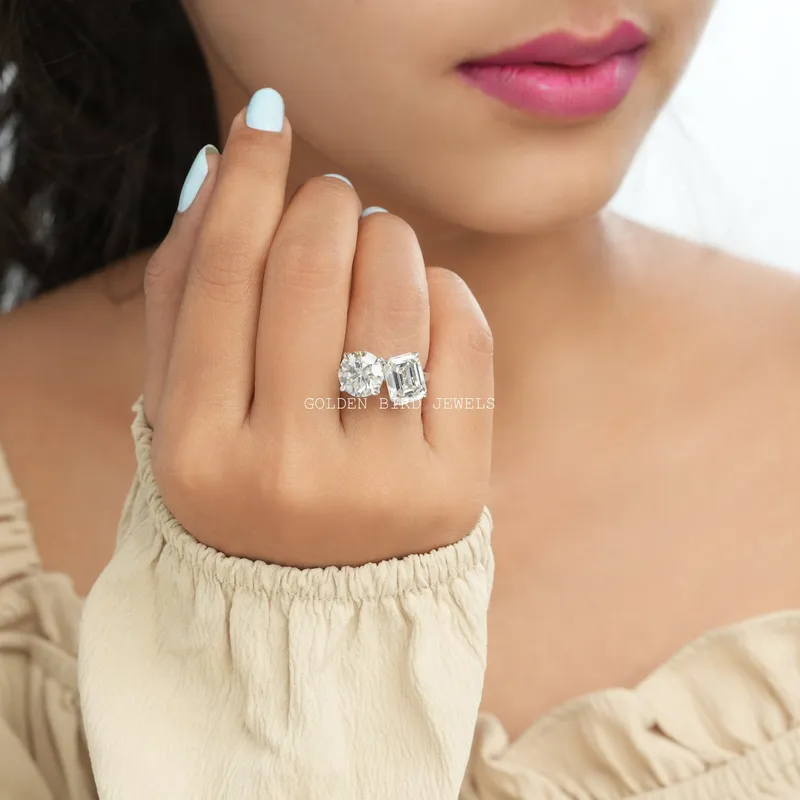 Toi Et Moi Emerald And Round Cut Moissanite Ring vy 2