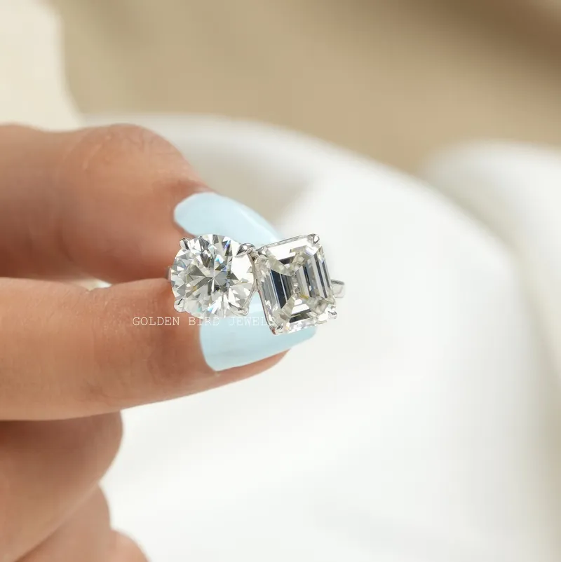 Toi Et Moi Emerald And Round Cut Moissanite Ring vy 5