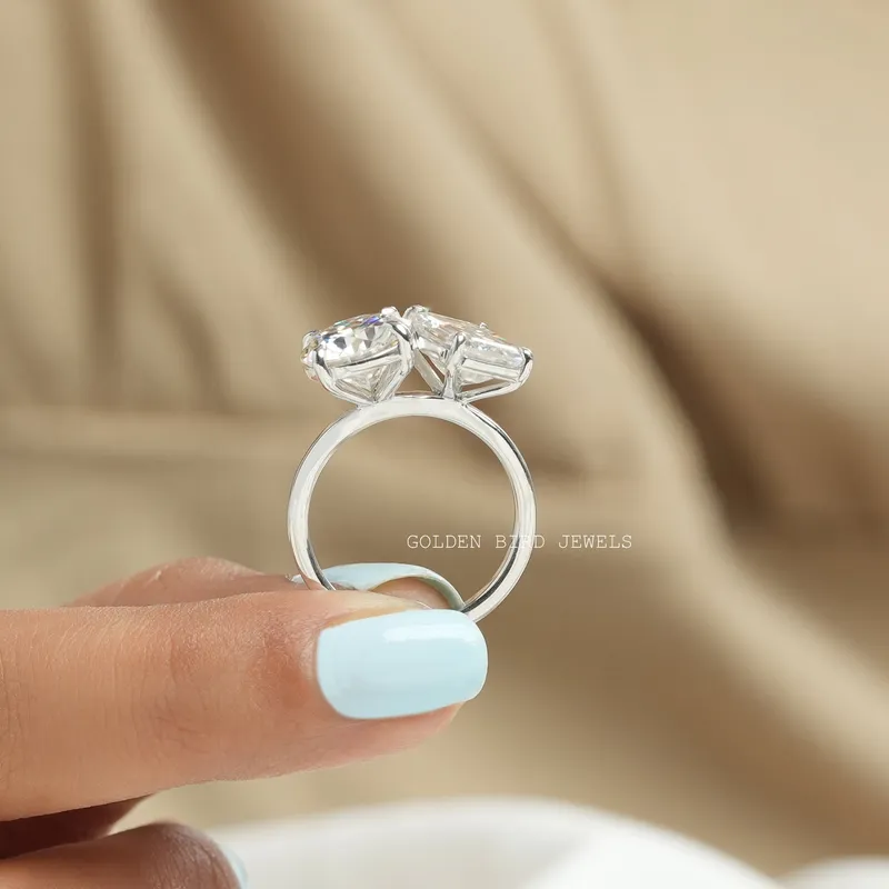 Toi Et Moi Emerald And Round Cut Moissanite Ring vy 9