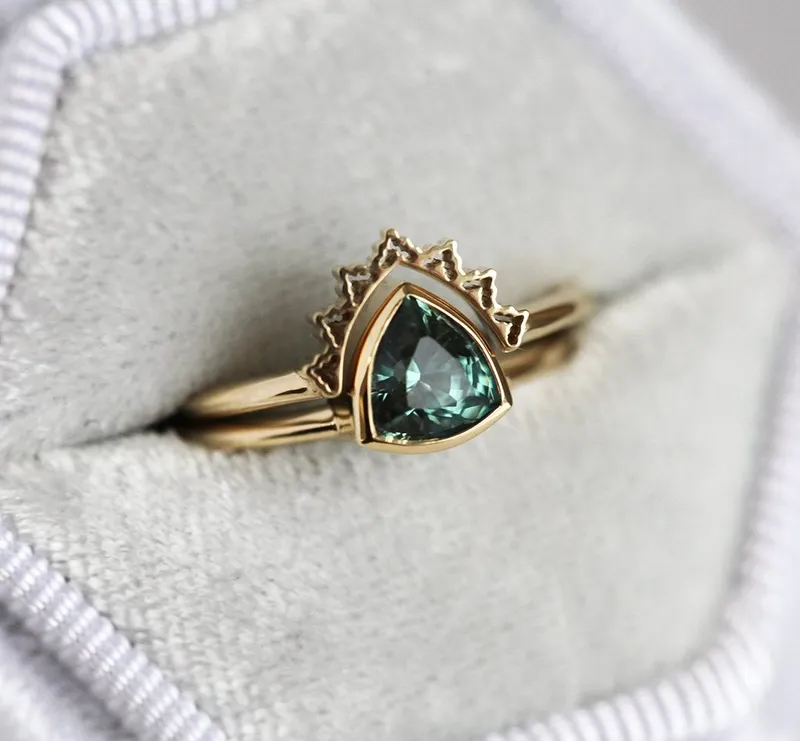 Green Blue Sapphire Solitaire Ring With Gold Lace Band vy 5