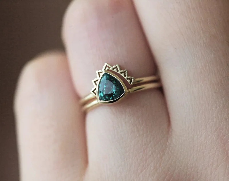 Green Blue Sapphire Solitaire Ring With Gold Lace Band vy 6