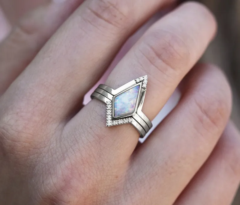 Harriet Kite Opal Ring vy 12