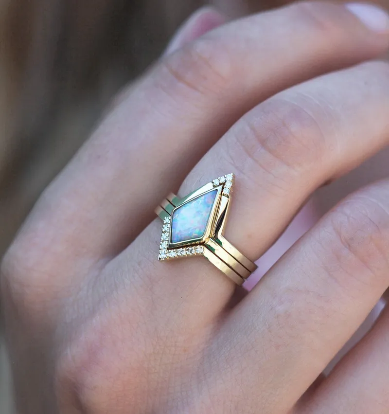 Harriet Kite Opal Ring vy 3
