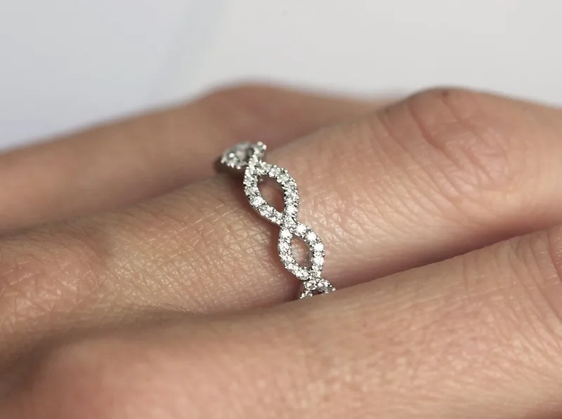 INFINITY DIAMOND RING, INFINITY WEDDING RING diamond round cut engagement ring