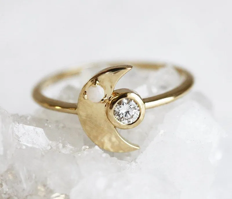 Ivory Diamond Ring vy 3
